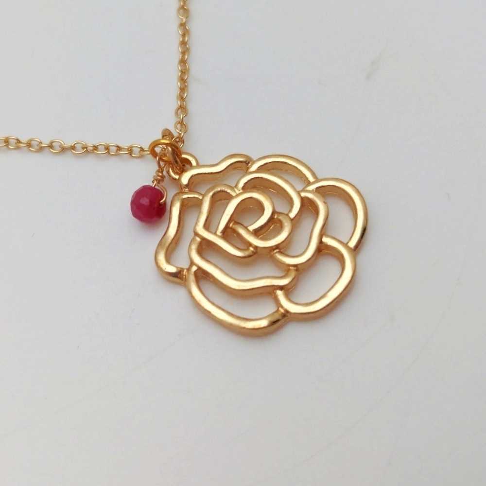 381MIDALANE Gold Rosette Flower Necklace w/ Genuine Ruby